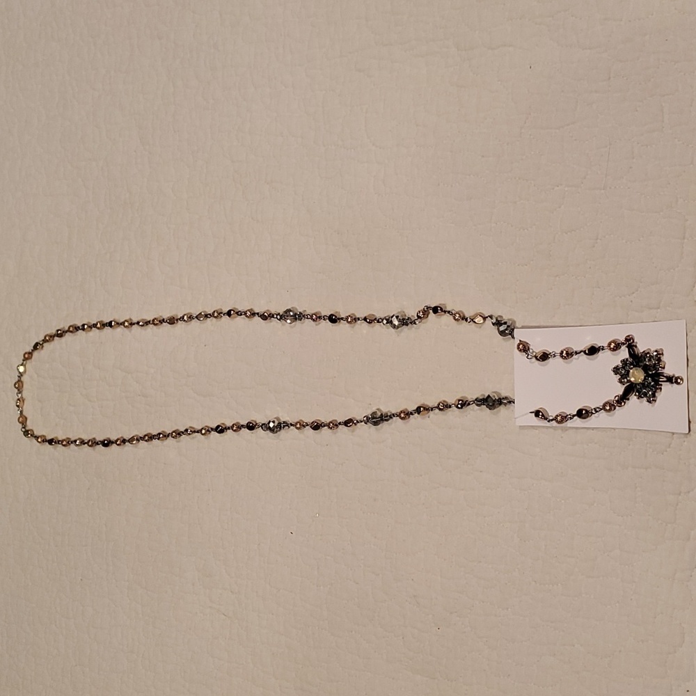 Vintage Victorian‎ Embellished Pendant with Contrasting 19" Necklace